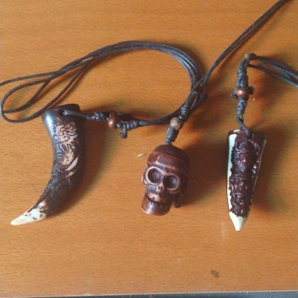 Handcarved Wooden etched Sculptured Necklaces - Picture 1 of 2
